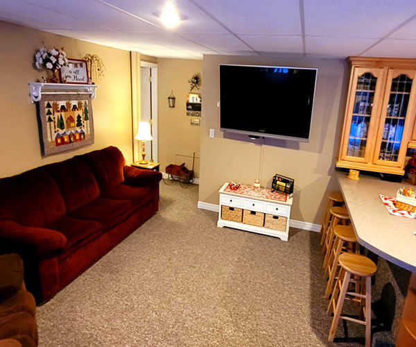 Colebrook NH Lodging - Moose Manor | Bear Rock Suites